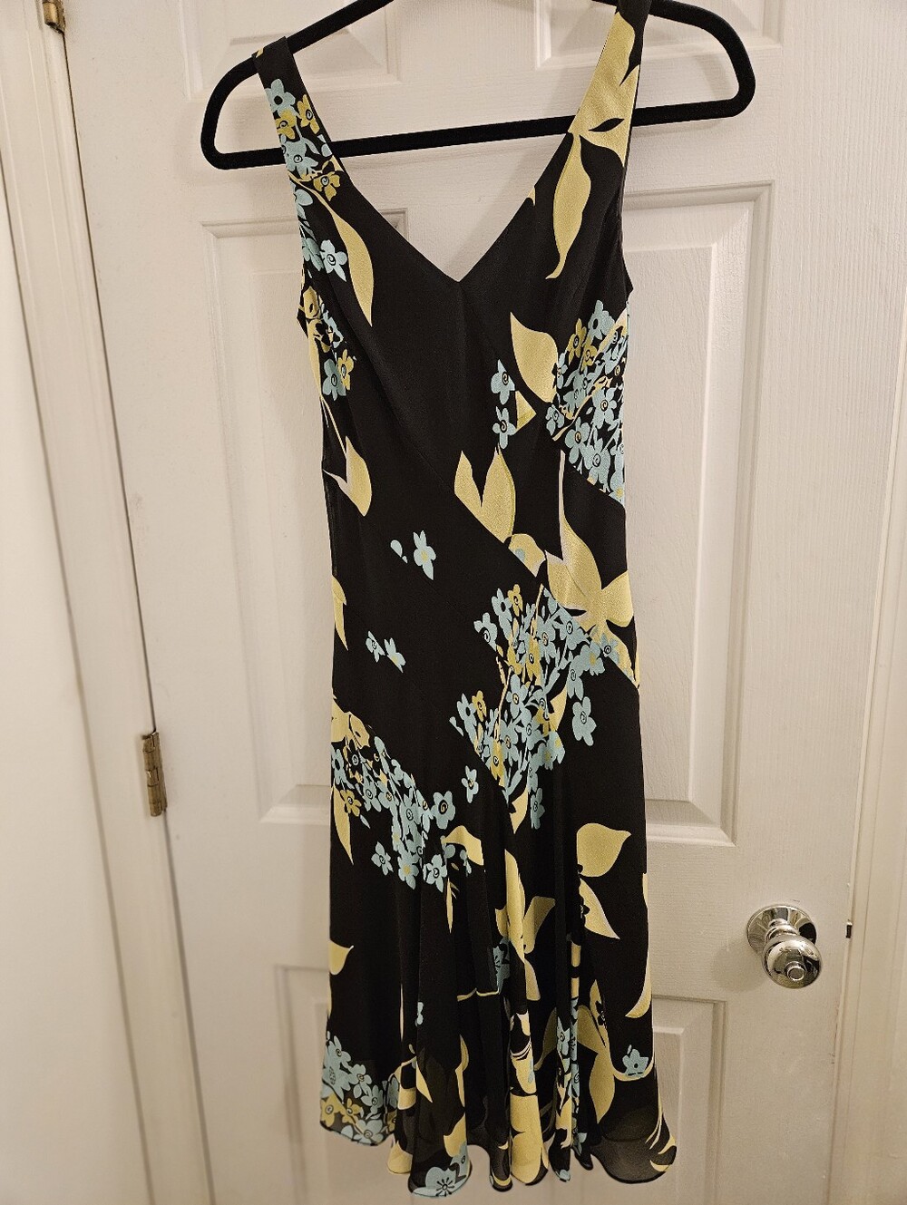 SALE! 100% Silk V-Neck Women's Dress By Jones New York